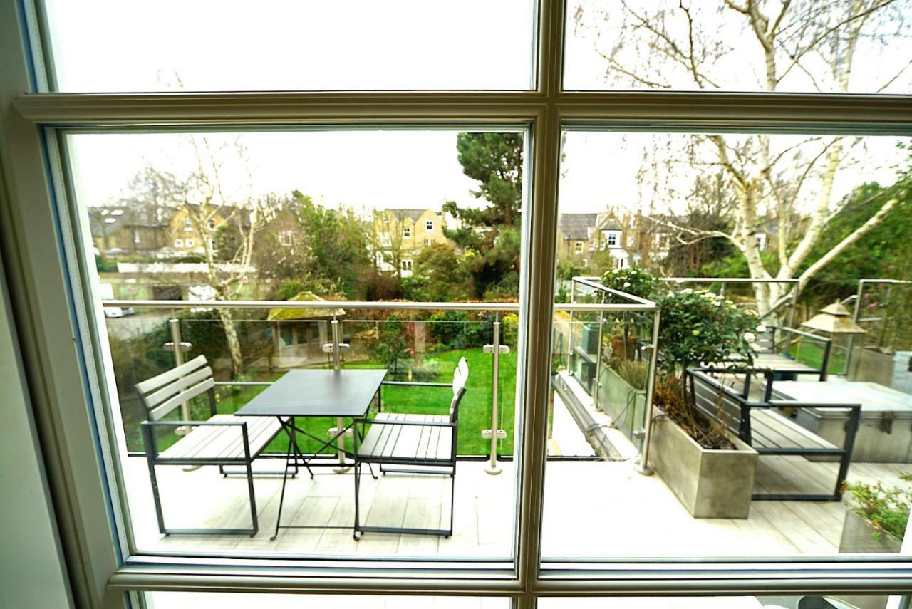 Kew Gardens 4*